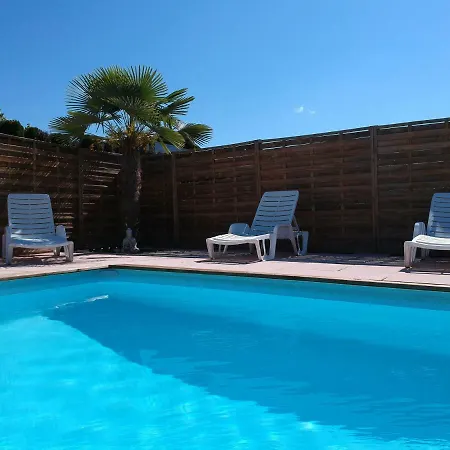 De La Condamine Apartment